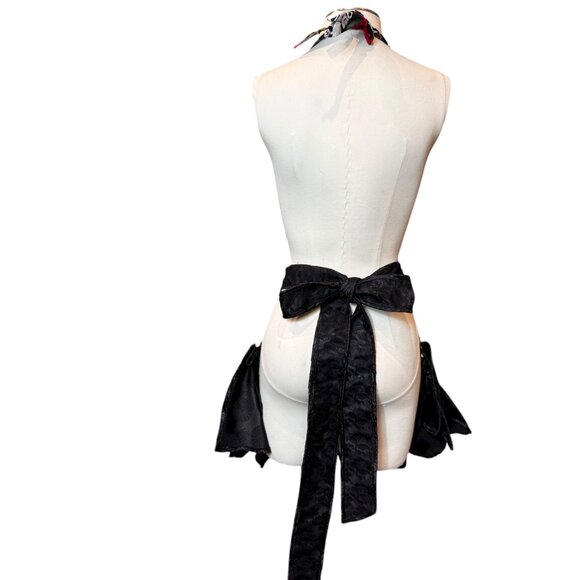 Gorgeous black and red skeleton full apron NWOT - Picture 2 of 3